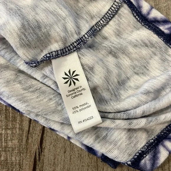 Athleta - Breezy Bella Split Back Tank Blue Geometric Ikat Print - Size Small - Picture 8 of 9